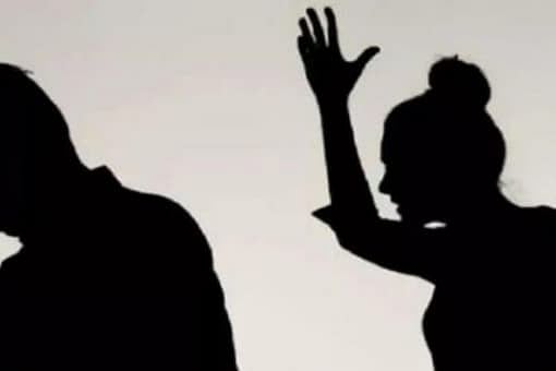 'போதையில் பாலியல் தொல்லை..' acid-ல் மிளகாய்ப்பொடி கலந்து கணவர் மேல் ஊற்றிய மனைவி.. - உ.பி.யில் பயங்கரம் !