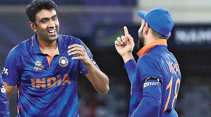 "இடது கை பேட்ஸ்மேன்கள் அவர் முன் மண்டியிடவேண்டும்" -தமிழக வீரர் அஸ்வினை பாராட்டி தள்ளிய முன்னாள் வீரர் ! 