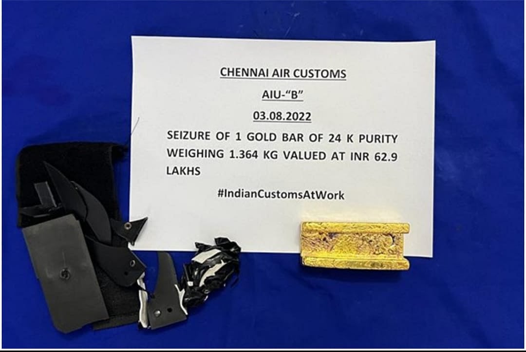 விமானத்தின் சீட்டிற்கு அடியில் மறைத்து வைக்கப்பட்ட கறுப்பு பார்சல்: ஏர்போர்ட்டில் நடந்த பரபரப்பு சம்பவம்!