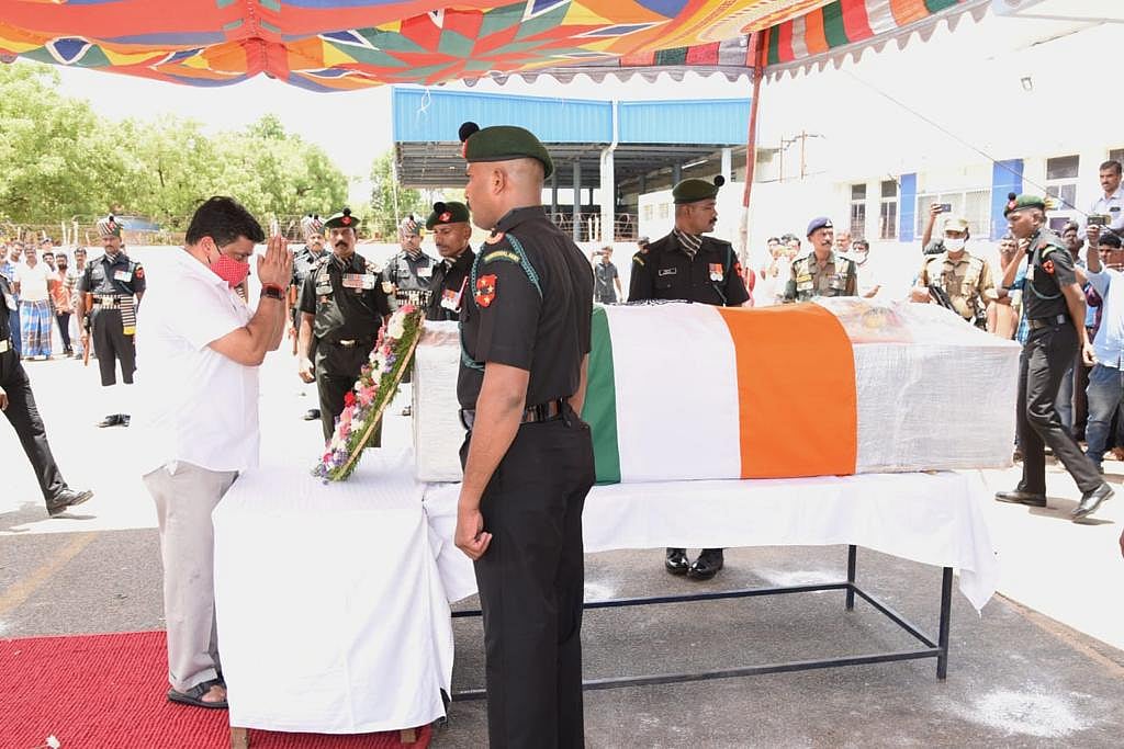 அதுதான் அரசு நிகழ்ச்சியின் புரோட்டோகால்: அடிப்படை விவரம் கூட தெரியாமல் பதற்றத்தை உண்டாக்கிய பாஜக கும்பல்!