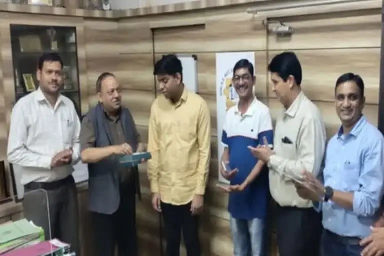 SCREEN READER உதவியுடன் பட்டப்படிப்பு.. 47 லட்சம் ஊதியம்.. மாற்றுத்திறனாளிக்கு வேலை வழங்கிய MICROSOFT !