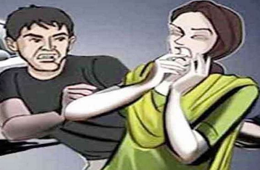 மாணவிகளே உஷார்..! lift கொடுப்பதாக கூறி கல்லூரி மாணவியை கடத்த முயன்ற இளைஞர்.. மடக்கி பிடித்த போலிஸ்
