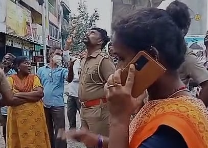 வீட்டை விட்டு சென்ற மனைவி.. செல்போன் டவரில் ஏறி தற்கொலை மிரட்டல் விடுத்த கணவன்!