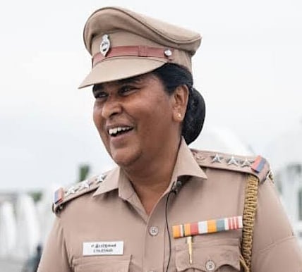 சாலையில் சென்ற முதியவருக்கு நெஞ்சுவலி.. முதலுதவி செய்து மருத்துவமனையில் சேர்த்த பெண் காவல் ஆய்வாளர்!