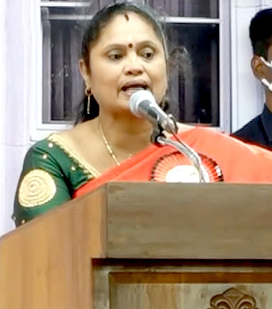 ‘பாஜக ஒரு விஷம்.. அங்க பாதுகாப்பில்லை’ : முதல்வர் முன்னிலையில் திமுகவில் இணைந்த பாஜக மகளிரணி செயலாளர் !