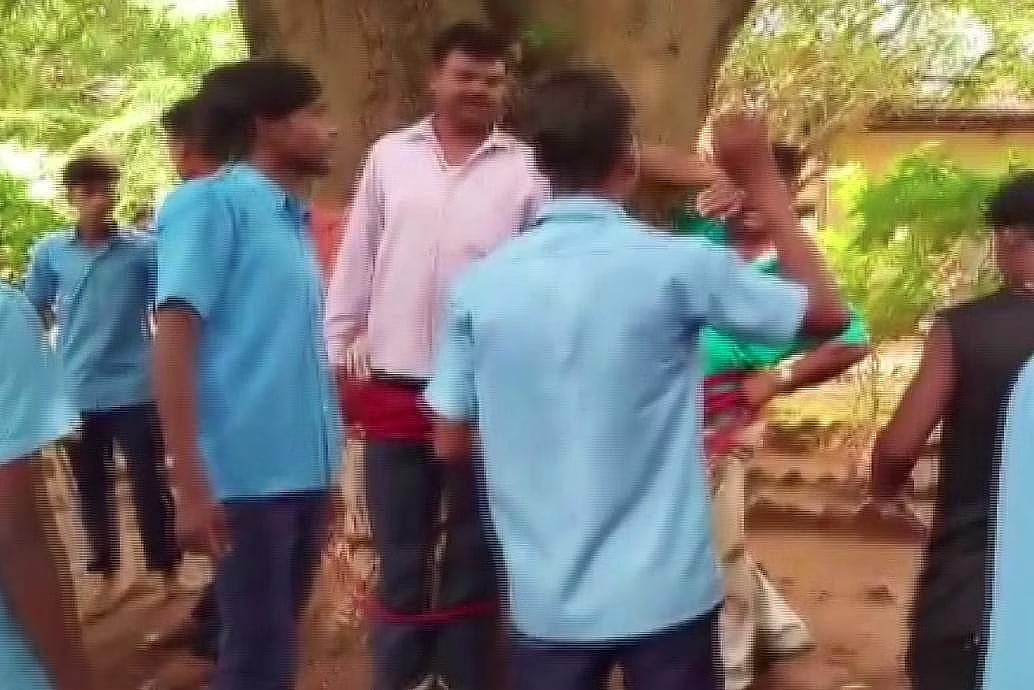 ஜார்கண்ட் : Fail பண்ணிய வாத்தியார்.. மரத்தில் கட்டி வைத்து சரமாரியாக அடித்த 9ம் வகுப்பு மாணவர்கள் !