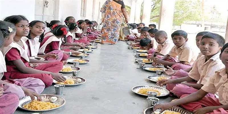 கலிபோர்னியாவில் பள்ளி மாணவர்களுக்கான இலவச உணவு திட்டம் அமல்.. முன்னோடியாக செயல்படும் தமிழகம் !