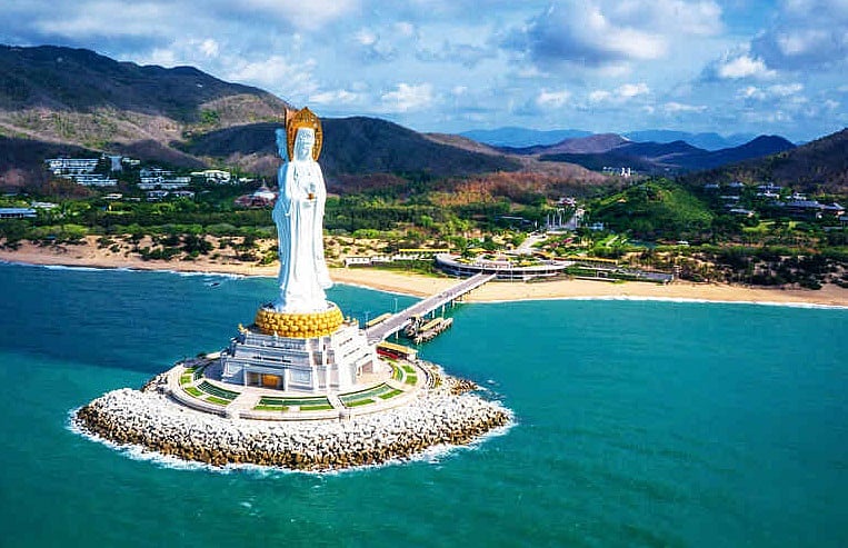 கொரோனாவால் முடங்கிய நகரம்.. சிக்கிக்கொண்ட 80 ஆயிரம் சுற்றுலாபயணிகள்.. வெளியேற தடை விதித்த அரசு ! 