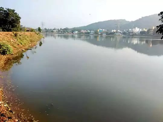 ஏரியில் மீன்பிடித்த நண்பர்களுக்கு நேர்ந்த துயரம்.. சோகத்தில் மூழ்கிய கிராமம்!