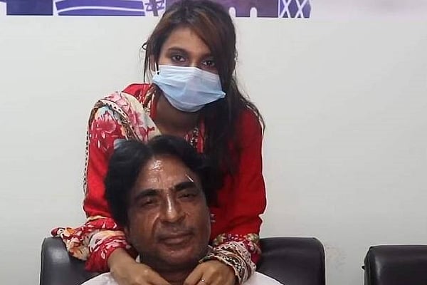 இசை மூலம் உருவான காதல்.. 55 வயது ஆணை கரம்பிடித்த 18 வயது இளம்பெண் :பாகிஸ்தானில் நடந்த வித்தியாச திருமணம்!