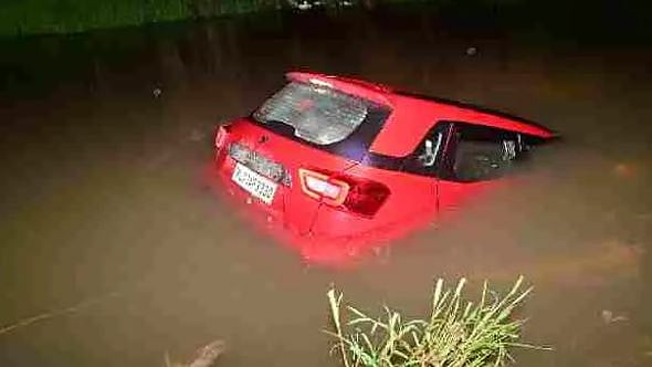 Google Map-ல் நடந்த பரிதாபம்.. ஓடைக்குள் இறங்கிய கார்: அலறியடித்த குடும்பம்!