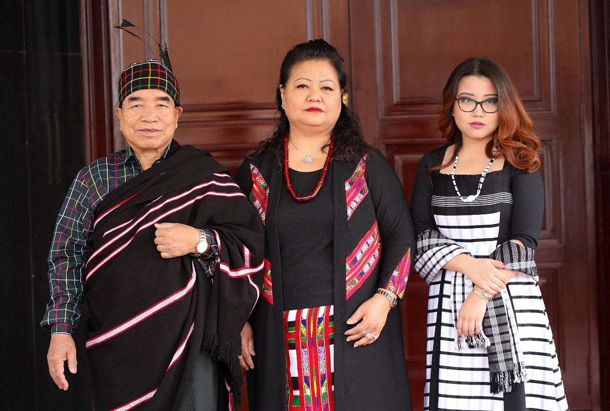 "என்னையா காத்திருக்க சொல்லுற.." மருத்துவரை தாக்கிய முதலமைச்சர் மகள்.. மிசோரமில் பரபரப்பு ! | VIDEO..