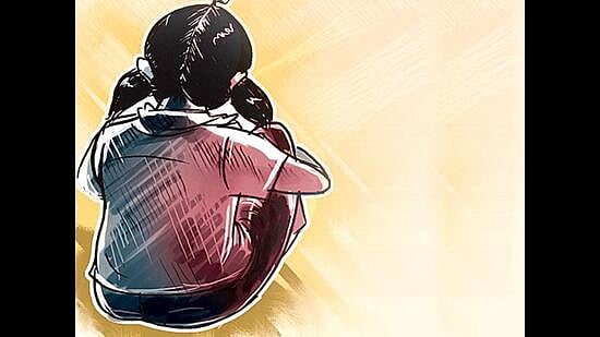 பள்ளி சிறுமிக்கு கூட்டு பாலியல் வன்கொடுமை.. தந்தையின் நண்பர்களே செய்த அவலம் ! - கேரளாவில் கொடூரம் !