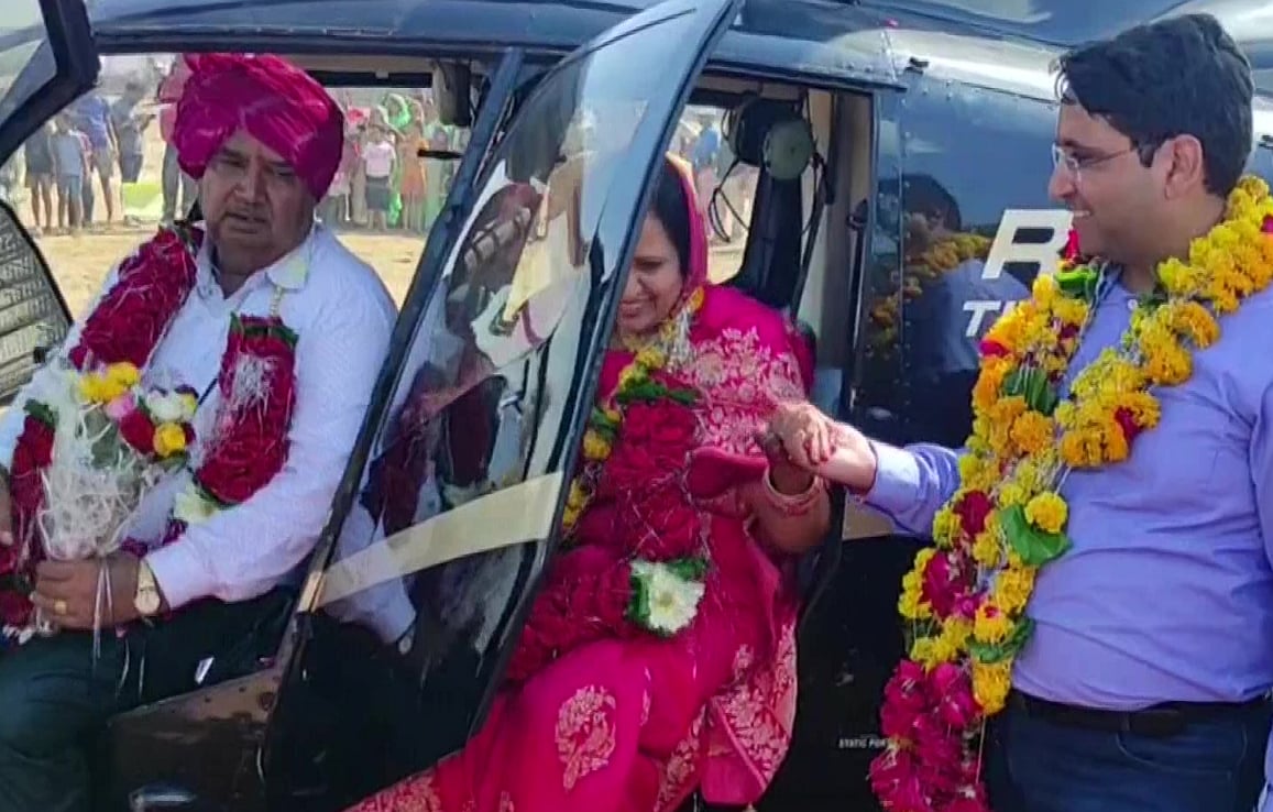 ஓய்வு பெற்ற பெண் ஆசிரியர்.. தாய்க்கு சர்ப்ரைஸ் கொடுத்த மகன்: நெகிழ்ந்த கிராமம்!