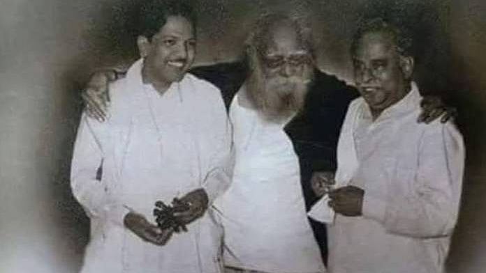 ஆயுதங்கள் மட்டும்தான் பேனாவாகவும் கொடியாகவும் வேறுபட்டிருக்கின்றன.. அரசியலுக்கு கருத்தியல் அவசியமா?