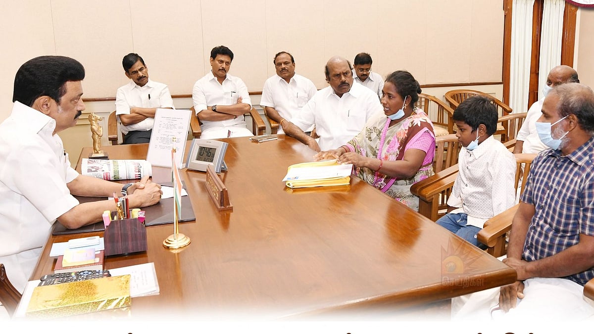 ’சட்டப்படி நடவடிக்கை எடுக்கப்படும்’.. 
ஸ்ரீமதியின் பெற்றோரிடம் வாக்கு கொடுத்த முதலமைச்சர் மு.க.ஸ்டாலின்!