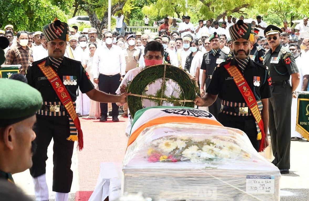 விளம்பரம் தேடுபவருக்கும், அஞ்சலி செலுத்துவதற்கும் உள்ள வித்தியாசங்கள் : PTR வெளியிட்ட புகைப்பட ஆதாரங்கள்!