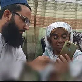 20 ஆண்டுகளுக்கு முன்பு காணாமல் போன தாய்.. Youtube மூலம் கண்டுபிடித்த மகள் - மும்பையில் நெகிழ்ச்சி !