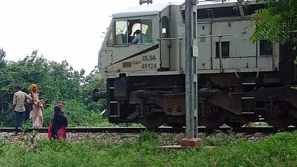 காது கேளாத குழந்தையை குணப்படுத்துவதாக கூறி தந்தை செய்த கொடூர செயல்: மனதை உலுக்கும் சம்பவம்!