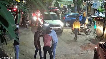 சாலையில் சிறுநீர் கழித்த இளைஞர்.. தட்டிக்கேட்ட இளம்பெண்.. கொலையில் முடிந்த சோகம் !