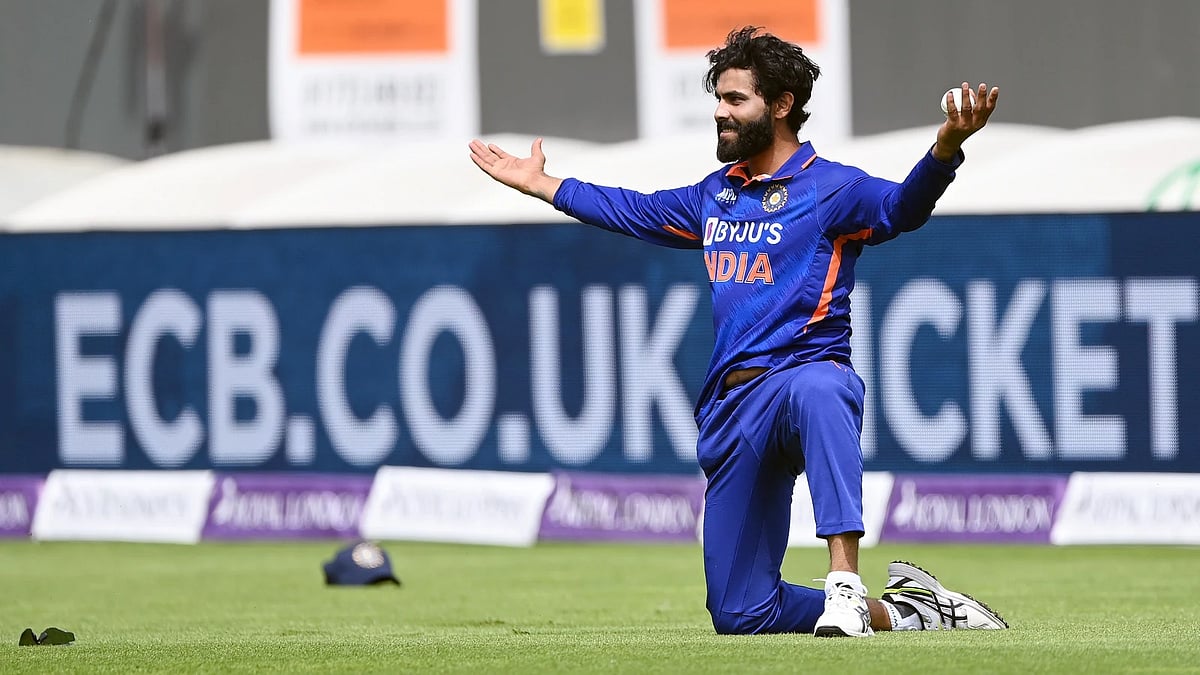 "அக்சர் படேலை விட சிறந்த ALL ROUNDER என்பதை ஜடேஜா நிரூபிக்க வேண்டும்" - முன்னாள் வீரர் சர்ச்சை கருத்து!