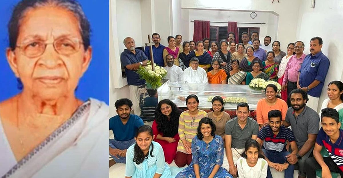"மகிழ்ச்சியோடு வழியனுப்புகிறோம்" : இறந்தவருடன் சிரித்தபடி புகைப்படம் எடுத்த உறவினர்கள் !