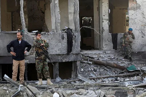 மசூதி குண்டு வெடிப்பு : குழந்தைகள் உட்பட 30 பேர் பரிதாப பலி.. ஆப்கானில் தொடரும் கொடூரம் !