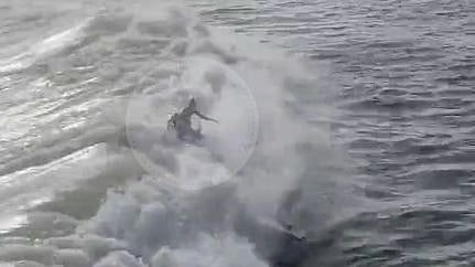 திடீரென எழுந்த ராட்சத அலை.. படகோடு தூக்கி வீசப்பட்ட குமரி மீனவர் - மனதை பதைபதைக்கும் காட்சி! (Video)