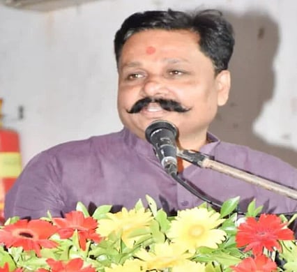 அறையில் அடைத்து பெண்ணுக்கு 5 ஆண்டு பாலியல் வன்கொடுமை.. குஜராத் பாஜக அமைச்சர் மீது கணவன் போலிஸில் புகார்!