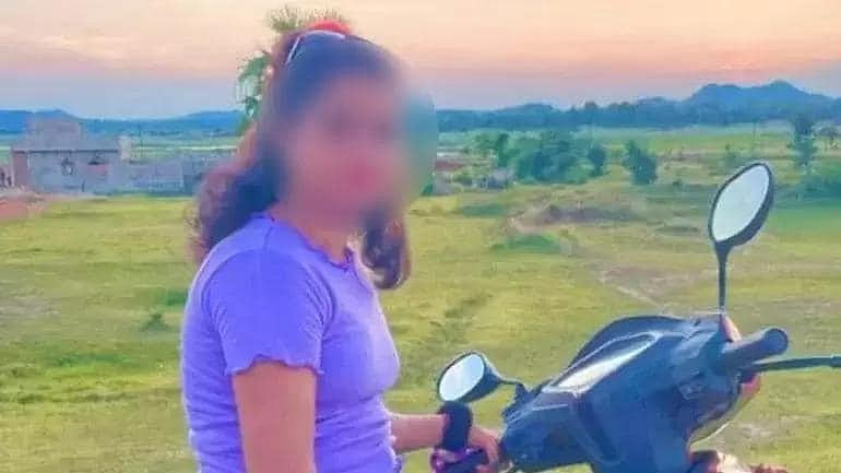 ஜார்கண்ட் : பாலியல் வன்கொடுமை செய்யப்பட்ட பழங்குடியின சிறுமி.. தூக்கில் தொங்கிய நிலையில் கிடந்த அவலம் !