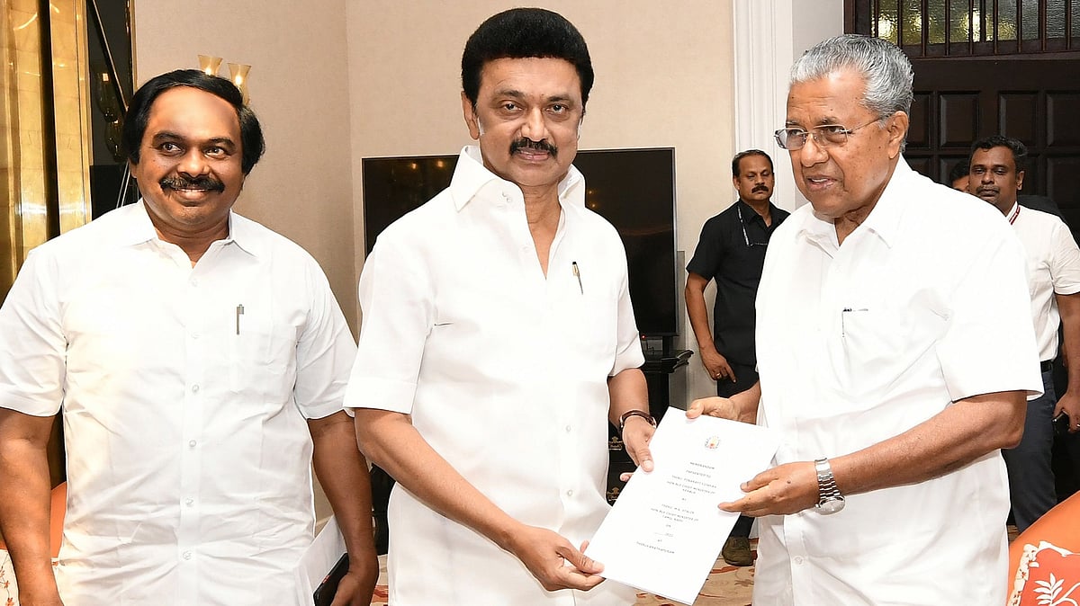 ”இரு மாநிலங்களுக்கும் நலன் பயக்கும் திட்டங்கள் குறித்த அறிக்கை”.. கேரள முதல்வரிடம் வழங்கிய முதலமைச்சர்!