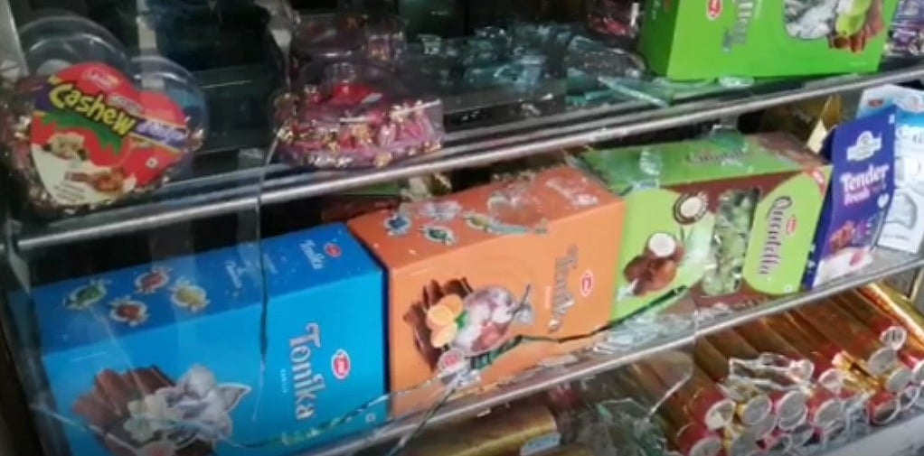 பேக்கரி கடையை அடித்து சூறையாடி அராஜகமாக நடந்து கொண்ட இந்து முன்னணி கும்பல்..  10 பேரை கைது செய்த போலிஸ்!