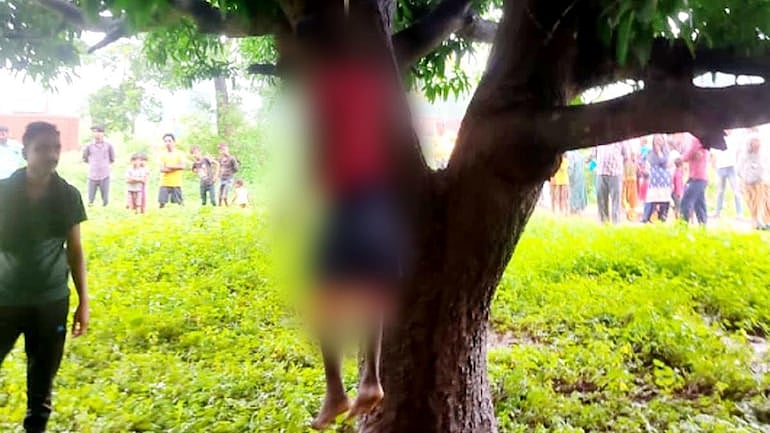 ஜார்கண்ட் : பாலியல் வன்கொடுமை செய்யப்பட்ட பழங்குடியின சிறுமி.. தூக்கில் தொங்கிய நிலையில் கிடந்த அவலம் !