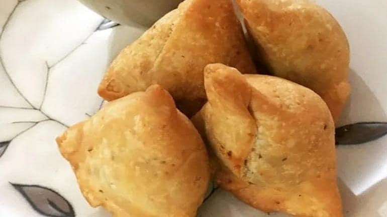 "சமோசா கடையில் கிண்ணம்-ஸ்பூன் இல்ல".. மத்திய பிரதேச முதல்வர் Helpline-ல் புகார் கொடுத்த நபர்!