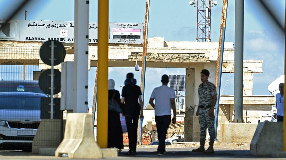 நடு கடலில் கவிழ்ந்த படகு.. 73 அகதிகள் உயிரிழப்பு.. உயிர் பிழைக்க சென்றவர்கள் உயிரிழந்த சோகம் !