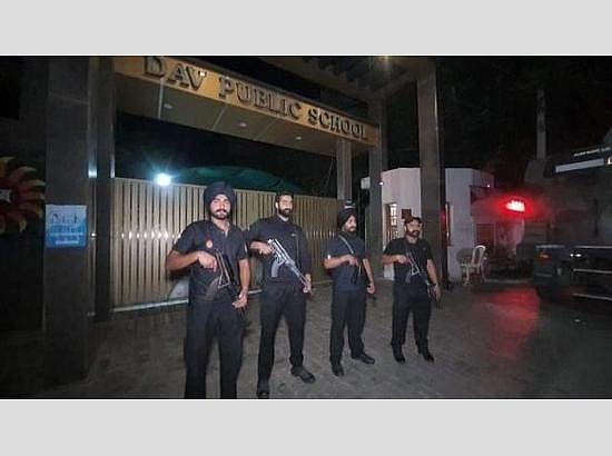 போன் மூலம் பள்ளிக்கு வந்த வெடிகுண்டு மிரட்டல்.. மகனால் சிக்கிய தந்தை.. பஞ்சாபில் பரபரப்பு !