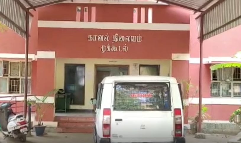 இரு சக்கர வாகனத்தின் மீது மோதிய லாரி.. வீடு திரும்பிய இரட்டை சகோதரிகளுக்கு நேர்ந்த கொடூரம்!