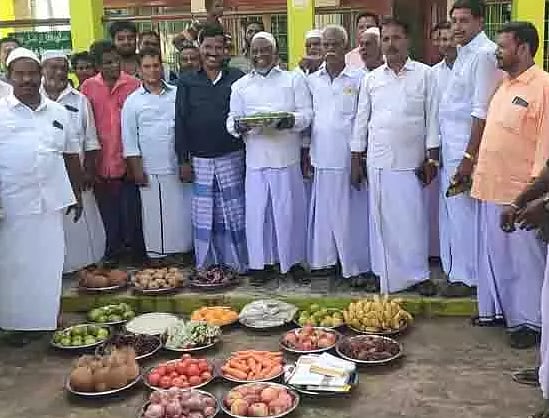 இந்து கோயிலுக்கு தடபுடலாக சீர் எடுத்து சென்ற இஸ்லாமியர்கள்.. மத நல்லிணக்கத்திற்கு உதாரணமான கிராமம்!