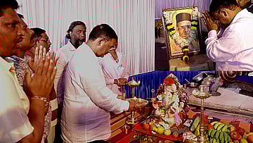 ”விநாயகர் சதுர்த்தி கொண்டாட்டமே சாவர்க்கர் விழா போல கொண்டாடும் பா.ஜ.க கூட்டம்”: சிலந்தி தாக்கு!