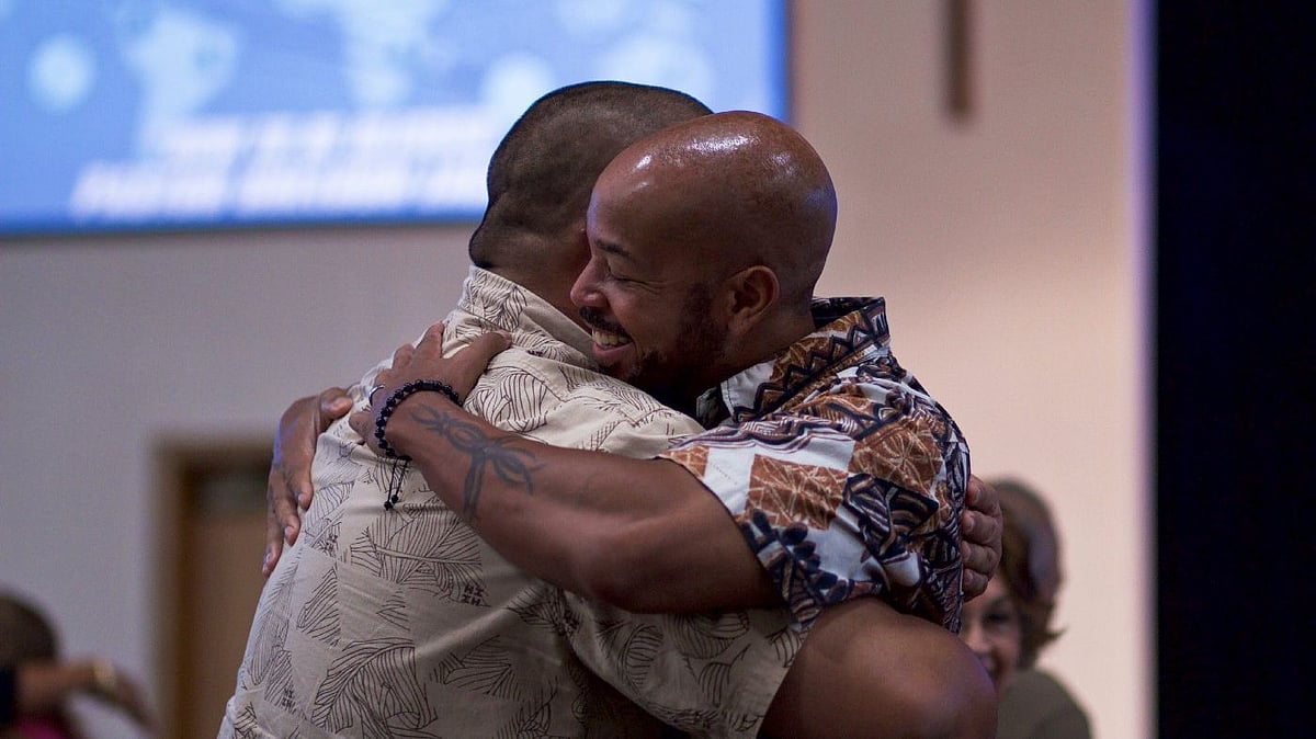 கட்டிப்பிடி வைத்தியம்.. இதில் உள்ள நன்மைகளை பற்றி உங்களுக்கு தெரியுமா?