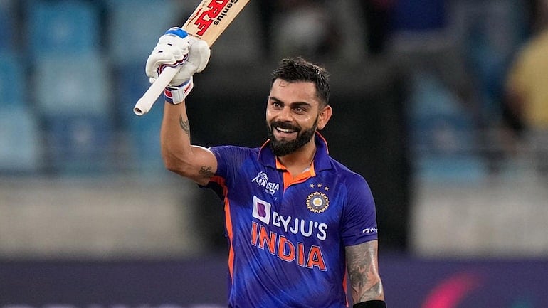 "அவர் நிச்சயம் ஓய்வு பெறவேண்டும்" - விராட் கோலிக்கு நெருக்கடி கொடுக்கும் பாகிஸ்தான் முன்னாள் வீரர்கள் .!