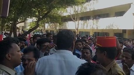 'வெளியே போ'.. பள்ளியை மூட சொன்ன பா.ஜ.க-வினரை விரட்டியடித்த பொதுமக்கள்!