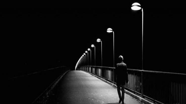 செல்போனில் பேசியதால் திட்டிய தந்தை.. விபரீத முடிவெடுத்த கல்லூரி மாணவி!