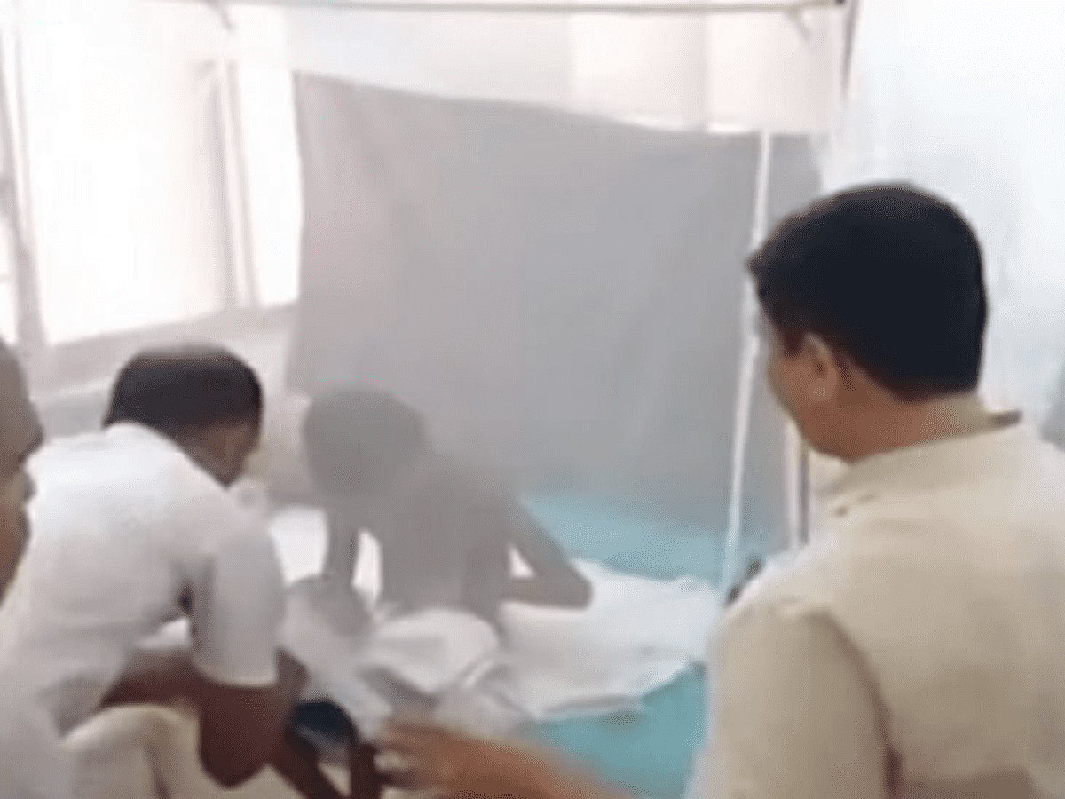 பள்ளி சிறுவன் மீது கொதிக்கும் வெந்நீரை ஊற்றிய கொடூர ஆசிரியர்.. பாஜக ஆளும் மாநிலத்தில் தொடரும் அவலம் !