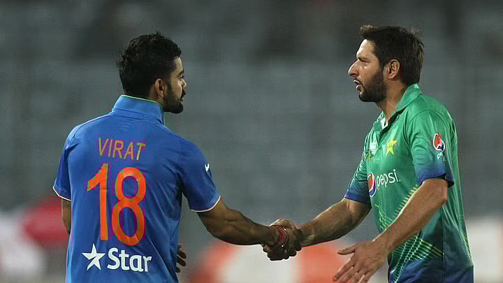 "விராட் கோலி இப்போதே ஓய்வு பெறவேண்டும்" -அதிர்ச்சி கருத்தை கூறிய பாகிஸ்தான் வீரர் அப்ரிடி !