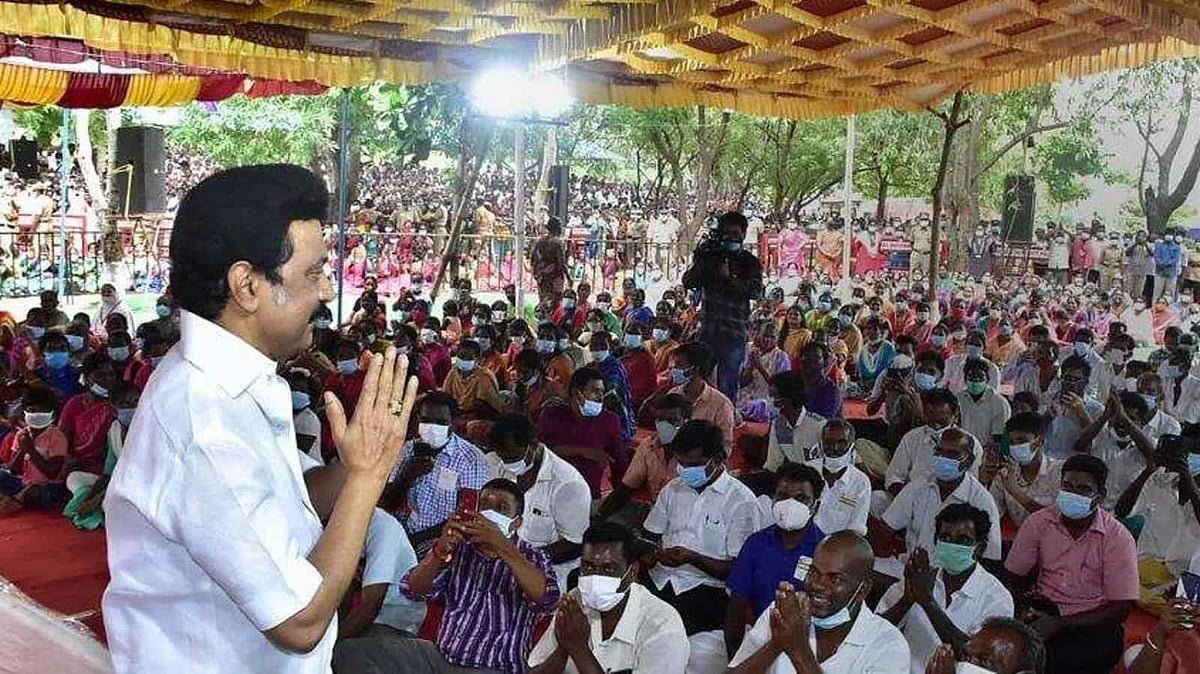 "இந்த அரசு மக்களுக்கானது என்பதை உணர அரசு மருத்துவமனைக்கு போய் பாருங்கள்.." - இணையத்தில் வைரலாகும் பதிவு !