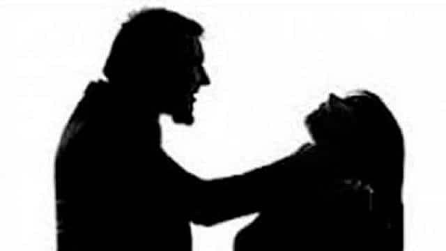 மனைவிக்கு வாட்சப்பில் வந்த ஆபாச செய்திகள்..  மூளையாக செயல்பட்ட கணவன் - பின்னணி என்ன ?