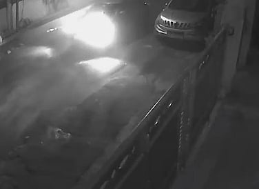 நடிகர் விஷால் வீட்டின் கண்ணாடி உடைப்பு.. காரில் வந்த மர்ம நபர்கள் கற்களை வீசி தாக்குதல்!