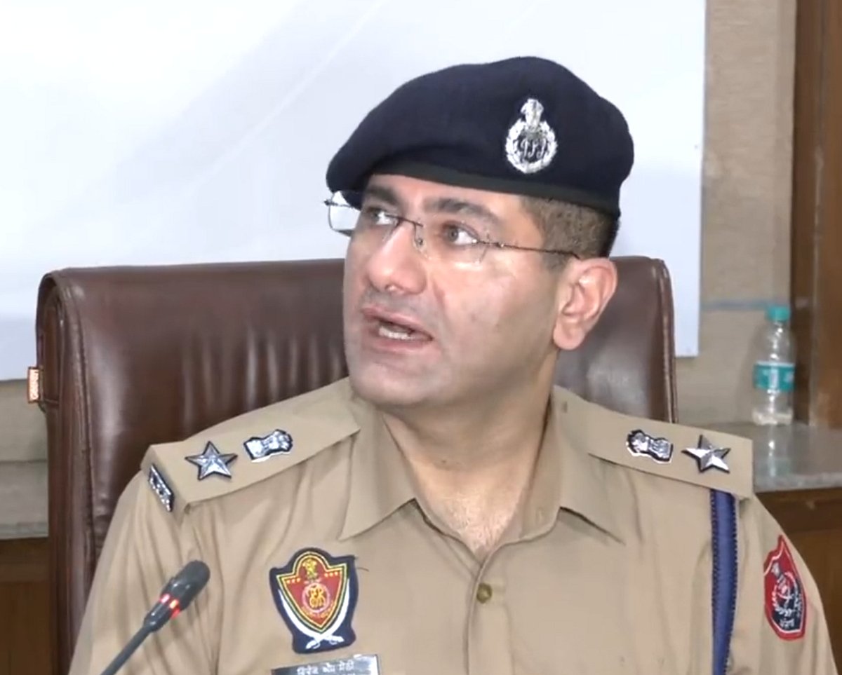 கல்லூரி விடுதி குளியல் அறையில் ரகசிய கேமரா.. வீடியோவை ஆண் நண்பருக்கு அனுப்பிய மாணவி.. நடந்தது என்ன?