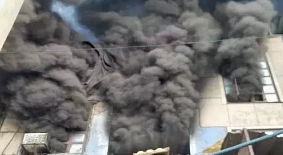 தொழிற்சாலையில் தீ விபத்து.. மகனுக்கு பிறந்த நாள் கொண்டாட இருந்த நிலையில் தந்தை - மகனுக்கு நேர்ந்த துயரம்!